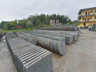 井蓋、路沿石